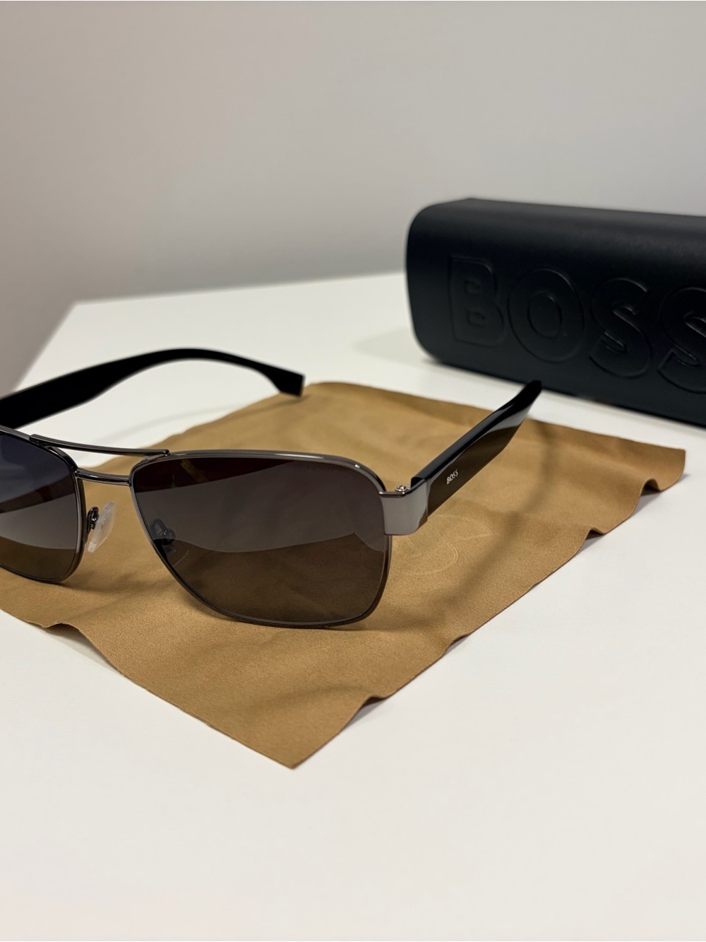 BOSS Men's designer sunglasses like brand new